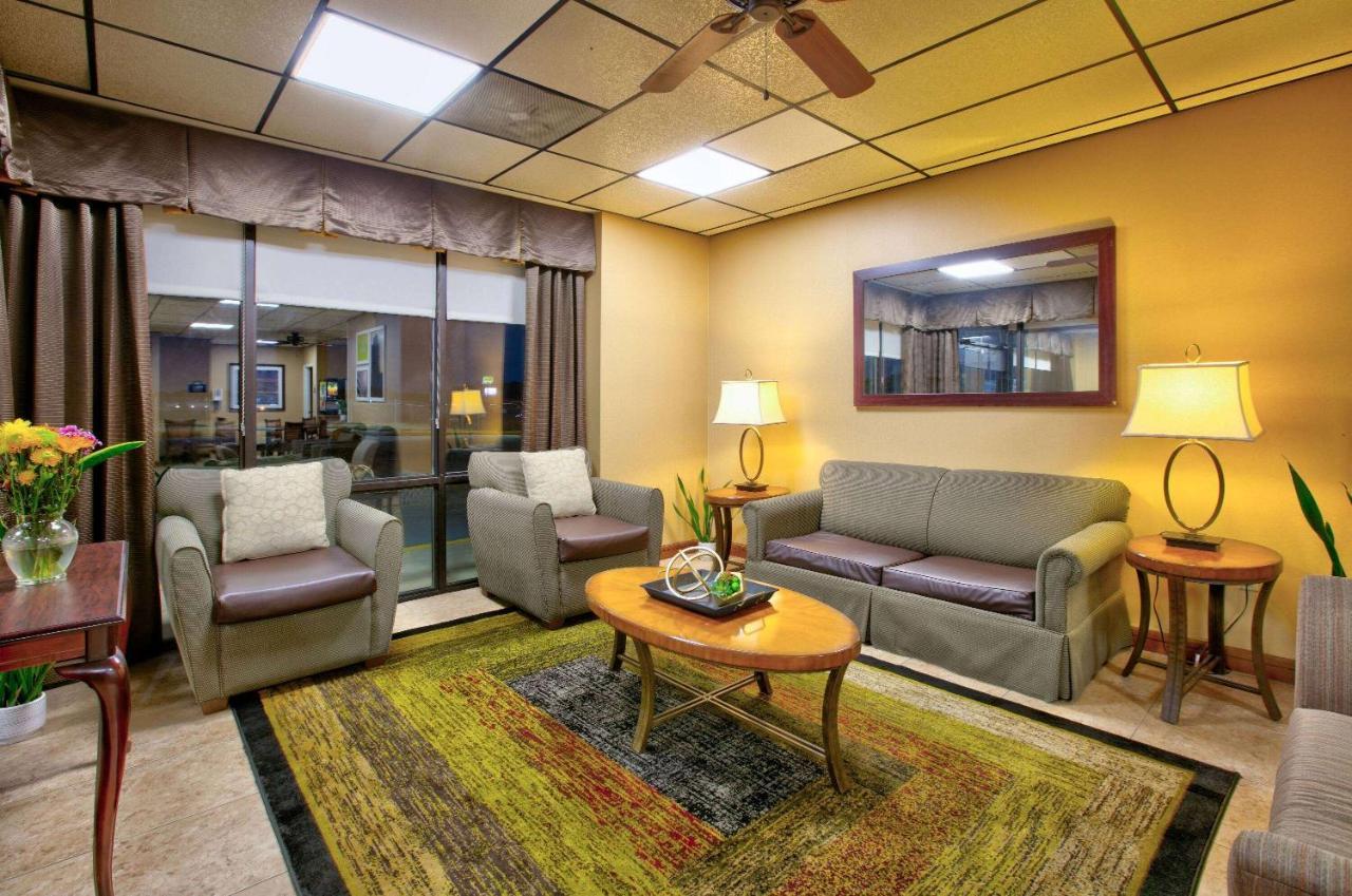 Days Inn By Wyndham Batesville Exterior foto